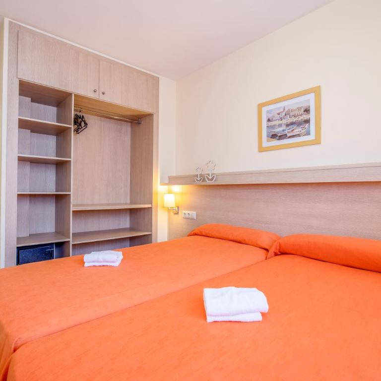 Rentalmar Azahar - Two-Bedroom Apartment (6 Adults) - 7