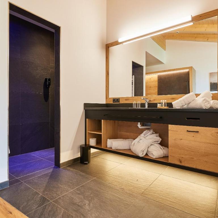 Hotel Jörglerhof - Suite mit Kingsize-Bett und Balkon - 2