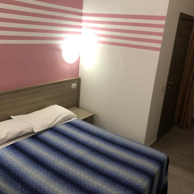 Albergo Leonardo Da Vinci - Camera Matrimoniale con Bagno Privato - 2