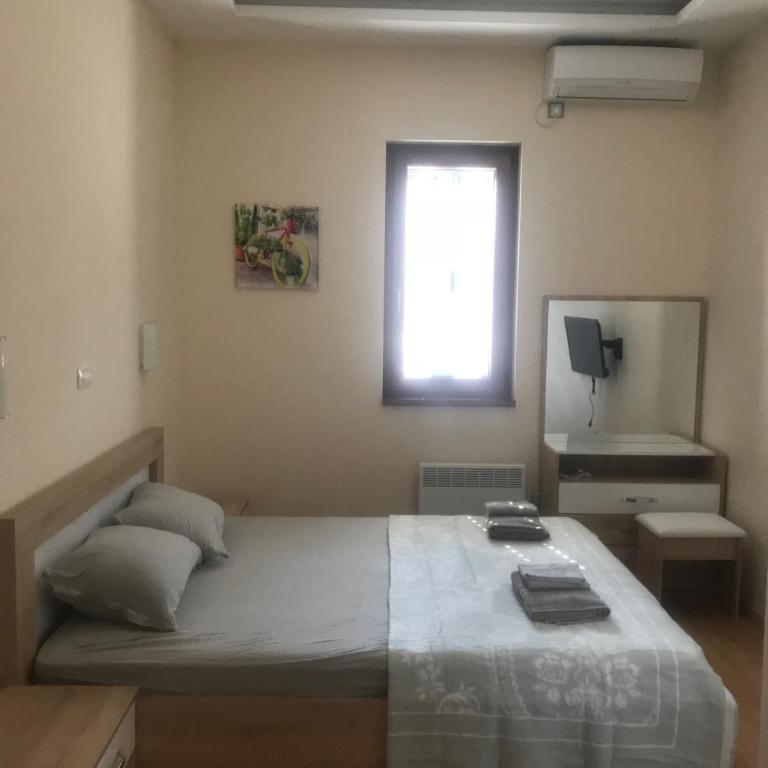Apartments Admiral - Apartment with Terrace - 2