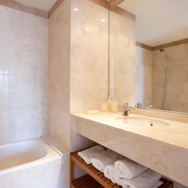 Akira Flats Diagonal Mar Apartments - Four-Bedroom Apartment with Terrace - 4th Floor - 16
