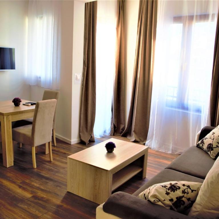 Martinović Rooms - Apartman sa Balkonom - 12