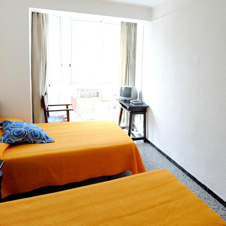 Hostal Can Marinés - Habitación Doble - 1 o 2 camas - 4