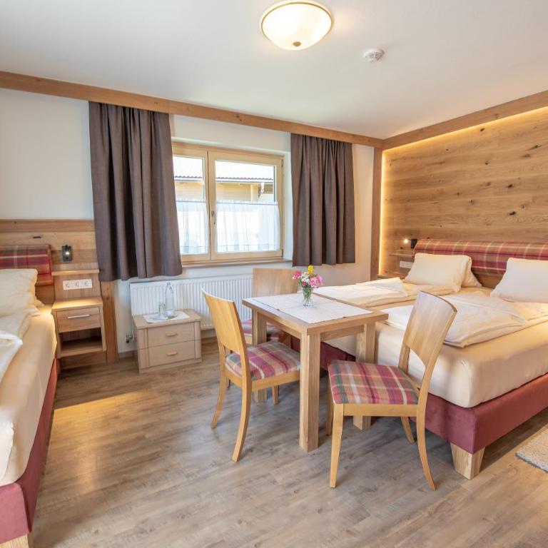 Hölzl Bed & Breakfast - Dreibettzimmer - 2