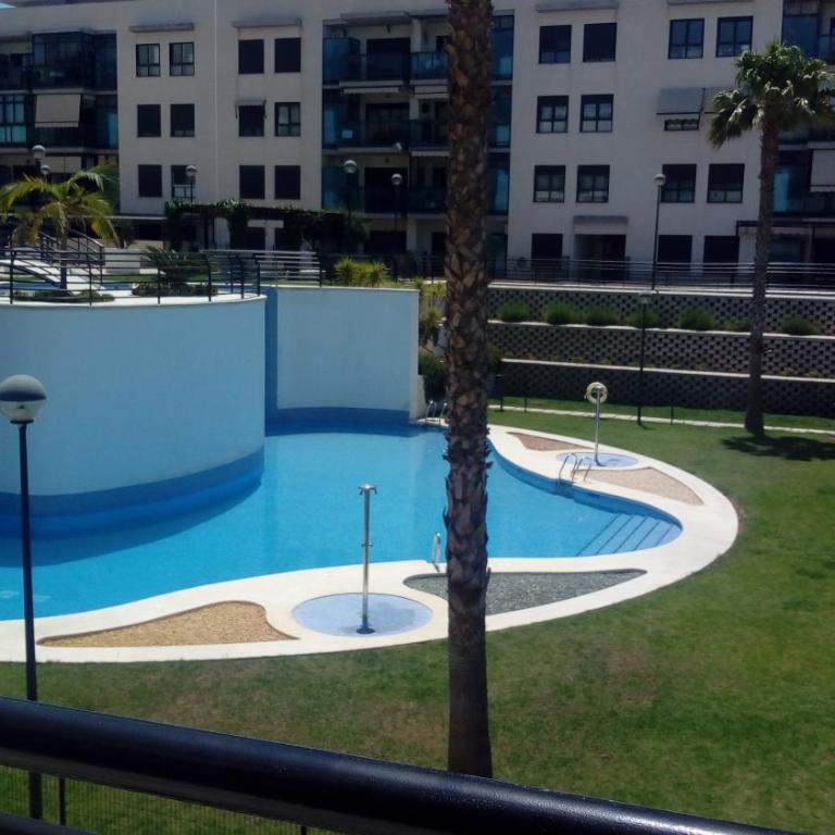 Bajo en Residencial la Bahía - Apartamento de 1 dormitorio - 38