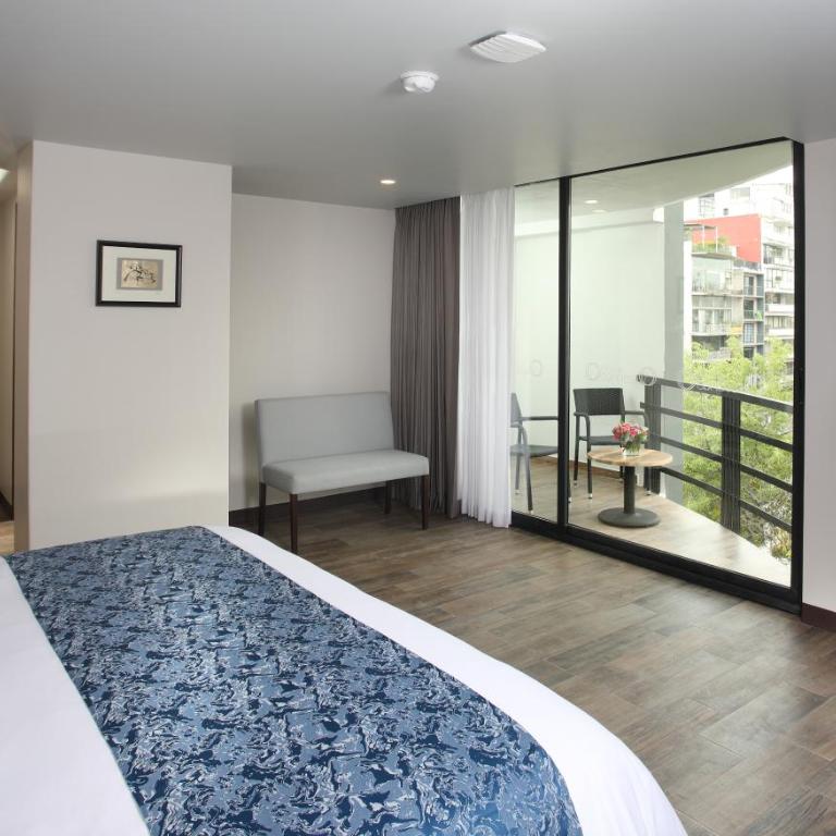 Hotel Círculo Condesa - Habitación con cama grande y balcón - 2