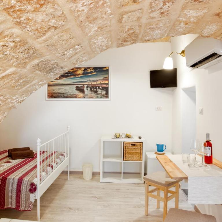 GuestHost - San Nicola Clemente Private Room - Double Room - 5