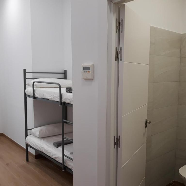 Hub Hostel Seville - Cama en habitación compartida mixta de 8 camas - 3