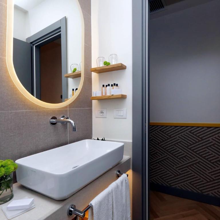 Roma Five Suites - Deluxe Room - 20