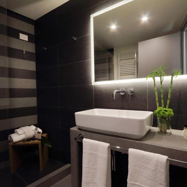 Roma Five Suites - Deluxe Room - 14