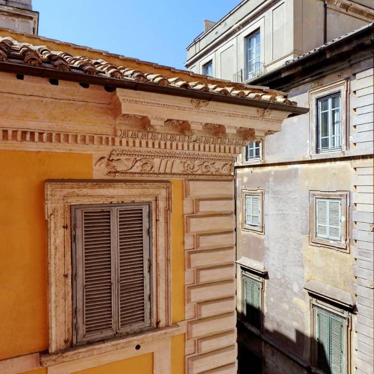 Roma Five Suites - Deluxe Double Room with View - 13
