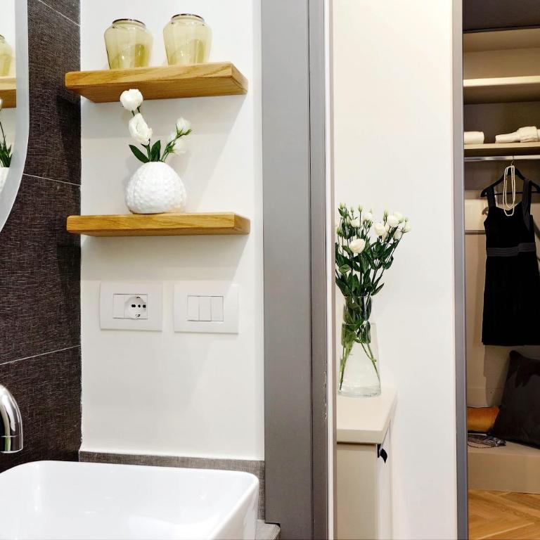 Roma Five Suites - Deluxe Double Room with View - 16
