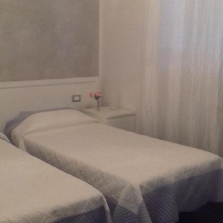 Gino's House - Twin Room with Bathroom - 1