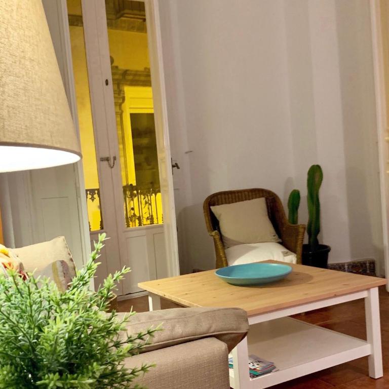 Luz y Sencillez en el Centro Histórico de Málaga - Apartamento de 2 dormitorios - 1