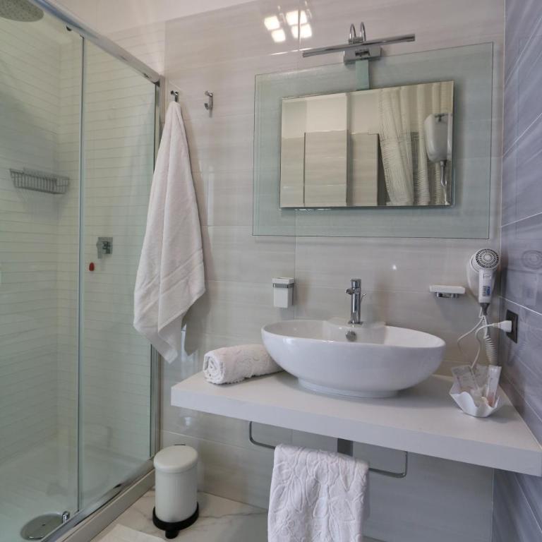SOLIDEA BNB - Camera King con Balcone - 6