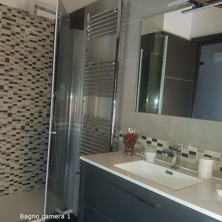 THE ATTIC ROOM - Triple Room with Private Bathroom - 8