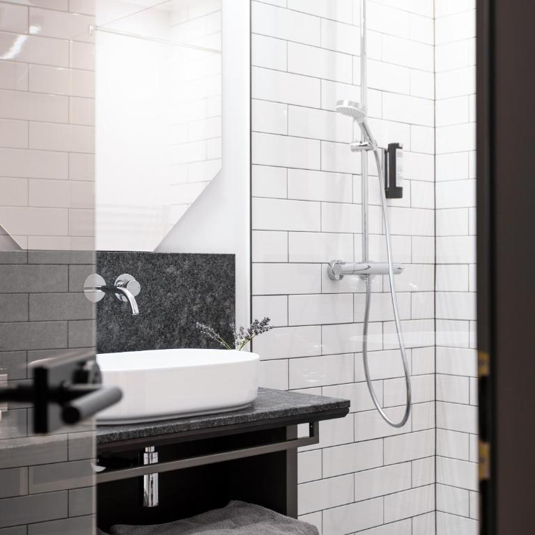 Alpine Hideaway ZILLERTALERHOF - 4 Sterne Superior - Casual Zimmer - 5