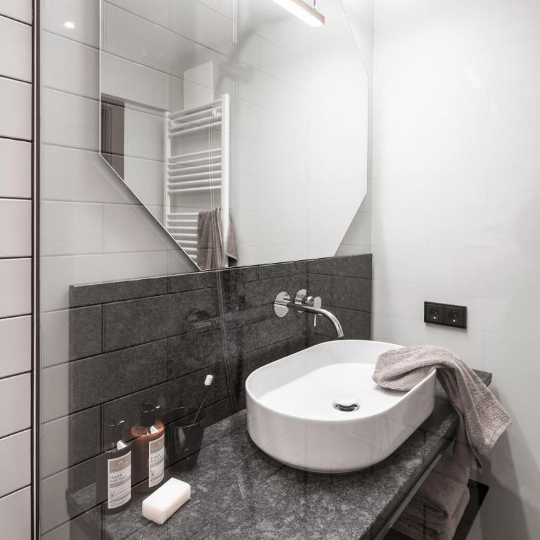 Alpine Hideaway ZILLERTALERHOF - 4 Sterne Superior - Casual Zimmer - 4