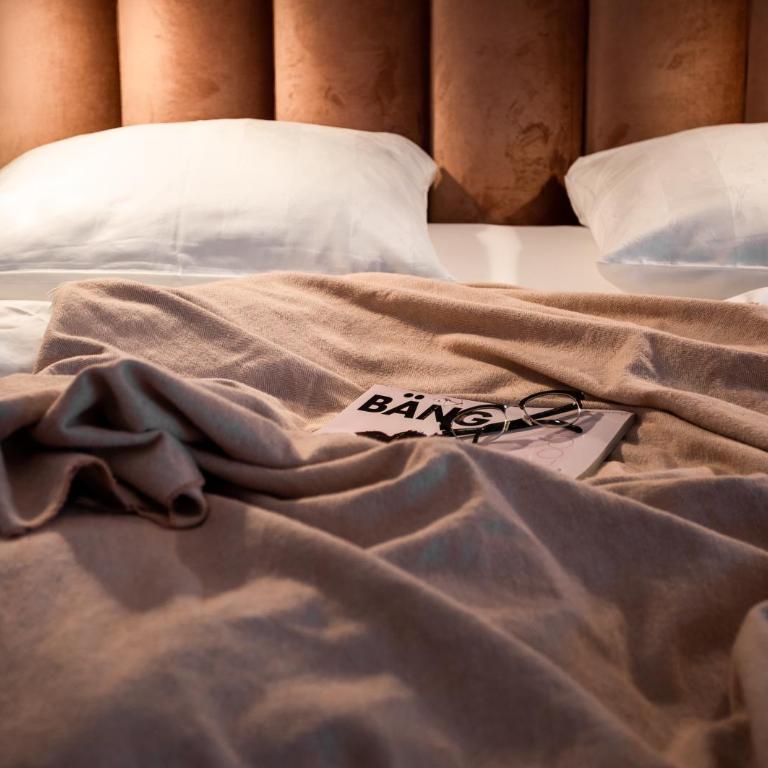 Alpine Hideaway ZILLERTALERHOF - 4 Sterne Superior - Casual Zimmer - 7