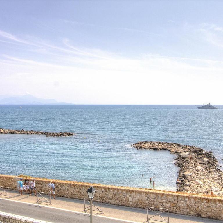Les Remparts Antibes Location - Appartement - Vue sur Mer - 1
