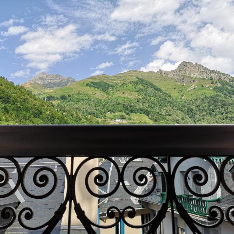 Duplex spacieux avec vue montagne au cœur de Cauterets, 6 à 8 pers, 3 chambres, 2 SDB - Appartement avec Vue sur la Montagne - 1