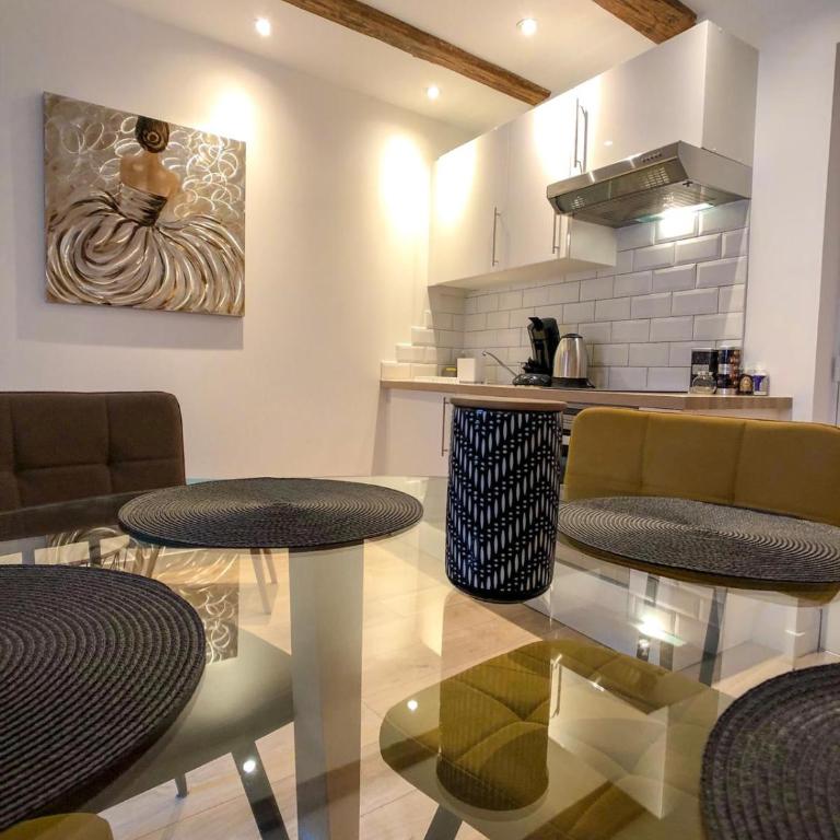 Beauty & The Beast - Old Town Cosy Apartments - Deluxe Apartment - 6