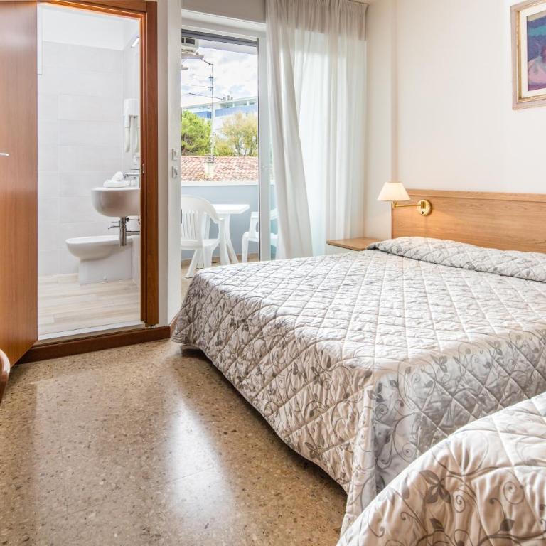 Hotel Meublè Zenith - Camera Matrimoniale con Letto Supplementare - 3