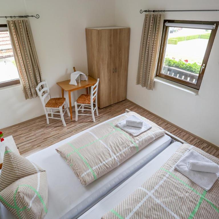 Pension Rauschberghof - Suite mit 2 Schlafzimmern - 2