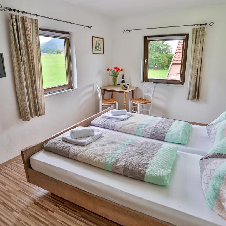 Pension Rauschberghof - Doppelzimmer mit Bergblick - 4