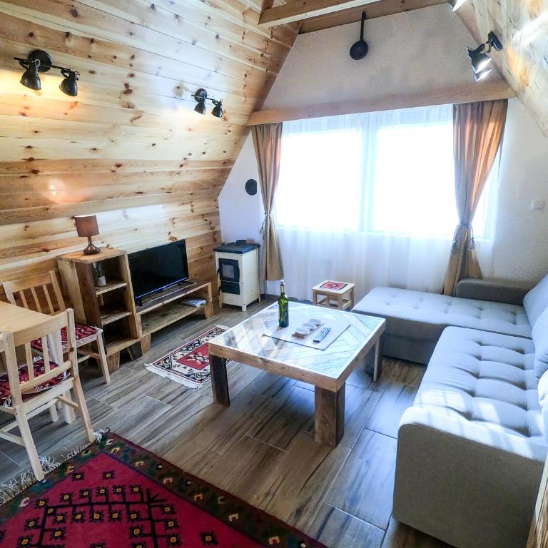 Etno selo Smrčevo brdo - Bungalow with Patio - 15