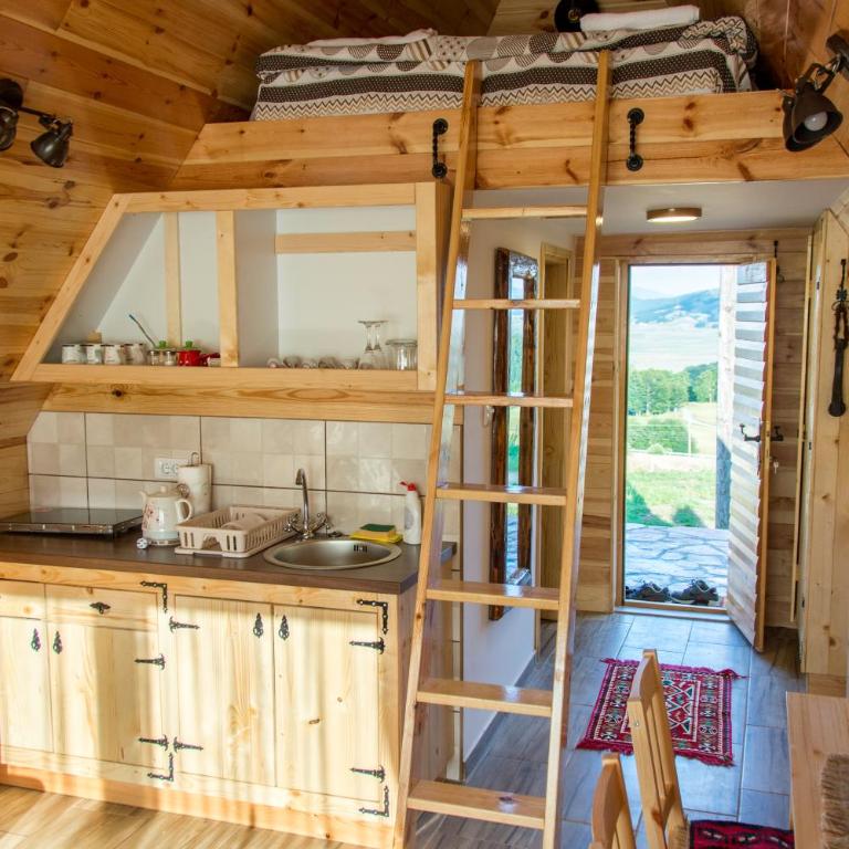 Etno selo Smrčevo brdo - Bungalov sa Popločanom Terasom - 8