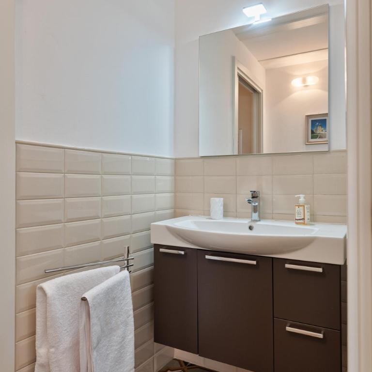 Apartments to Art - Maisonette - 28
