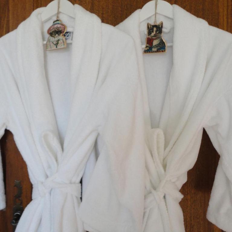 La Chênaie De Gordes - Chambre Double avec Salle de Bains Privative - 2