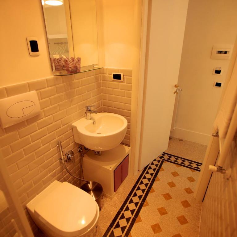 Residenza Mazzini - Small Double Room with Garden View and Balcony - 9