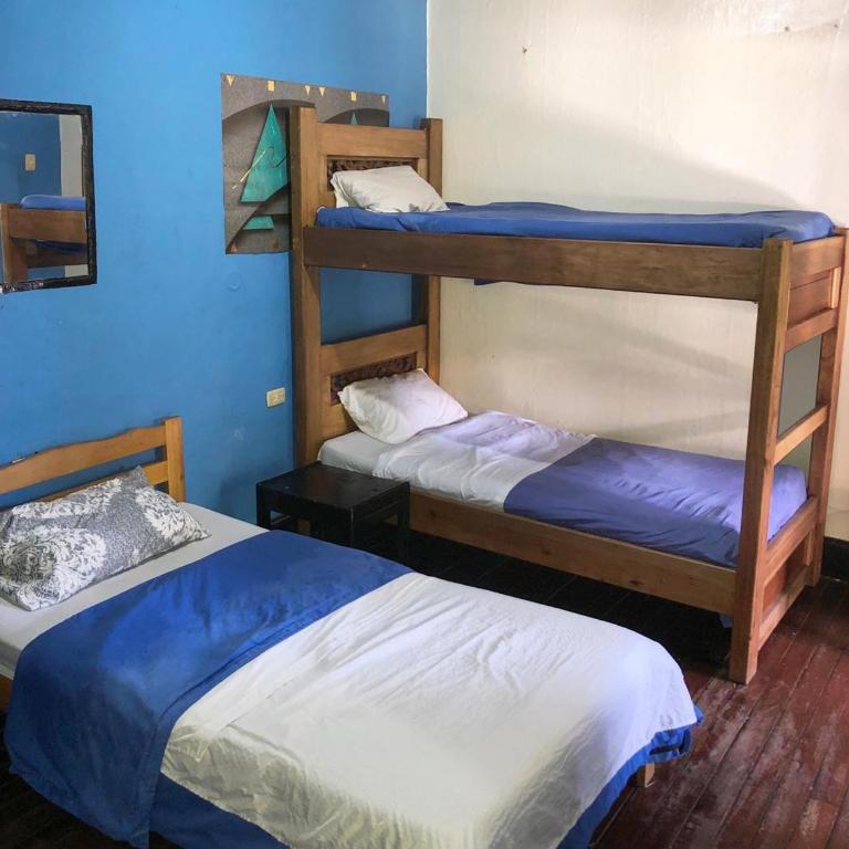 Casa Reina hostel - Cama en habitación compartida mixta de 4 camas - 1