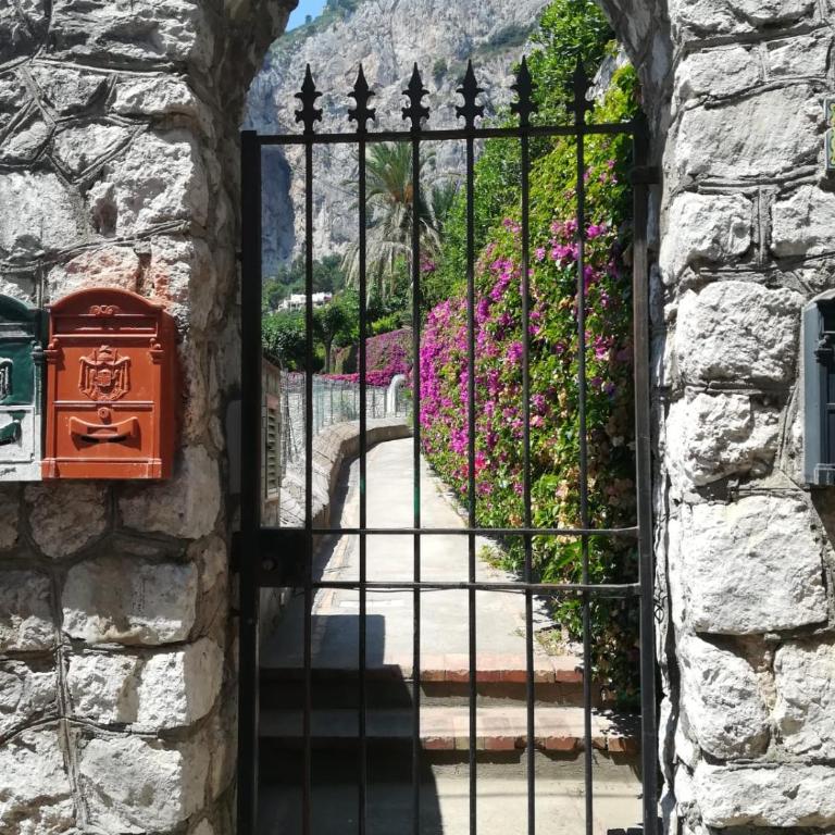 La Finestra sui Faraglioni - Appartamento con Vista Mare - 3