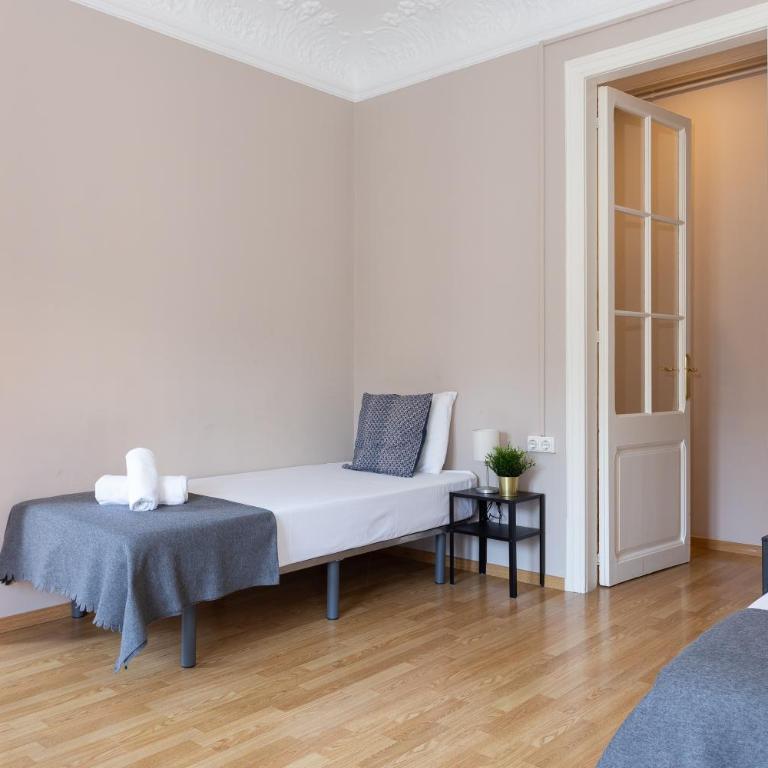 Key Barcelona HOUSING (Carrer Girona) - Apartamento con vistas al jardín - 3
