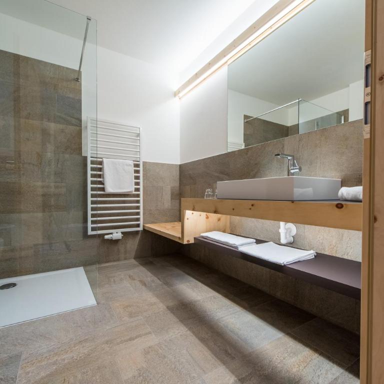Hotel Alpenrast - Deluxe Doppelzimmer mit Balkon - 5
