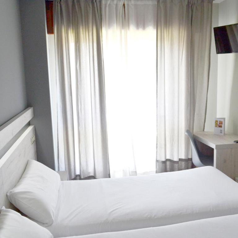 Alda Puerta Coruña - Habitación Doble Económica - 1 o 2 camas - 3