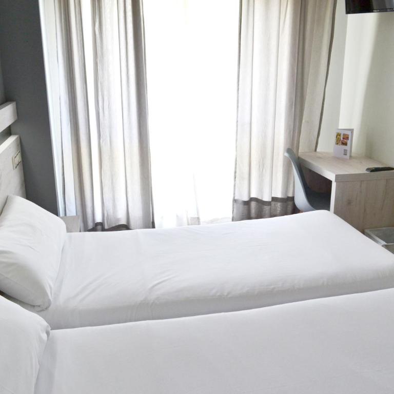 Alda Puerta Coruña - Habitación Doble Económica - 1 o 2 camas - 4