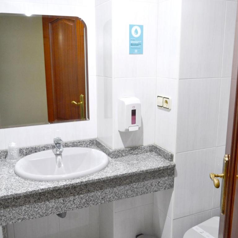 Alda Puerta Coruña - Habitación Doble Económica - 1 o 2 camas - 8