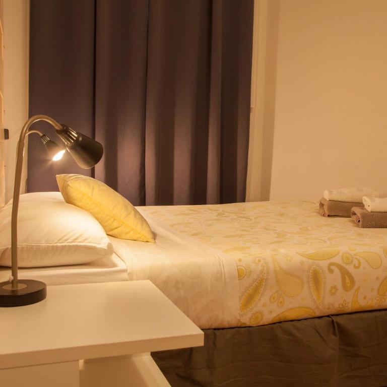 Wow Hostel Barcelona - Standard Double Room with Shared Bathroom - 6