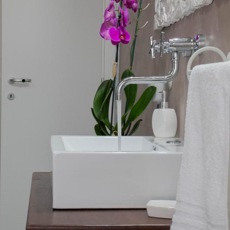 La Casa di Adele Cagliari B&B - Double or Twin Room with Private External Bathroom With balcony - 17