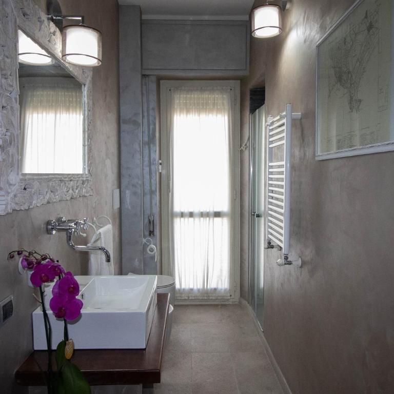 La Casa di Adele Cagliari B&B - Double or Twin Room with Private External Bathroom With balcony - 13