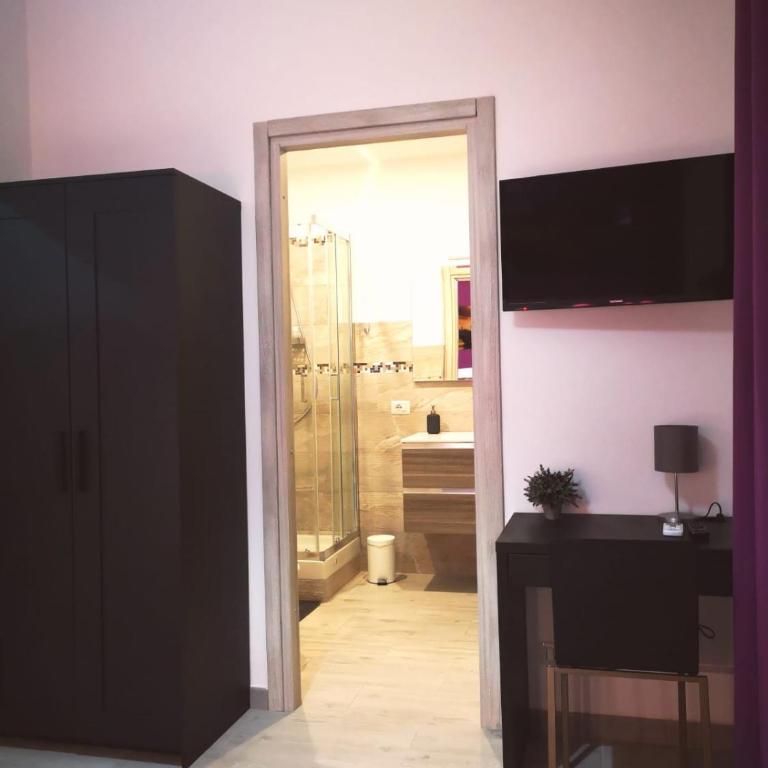 The Royals - Camera Singola con Bagno Privato - 5