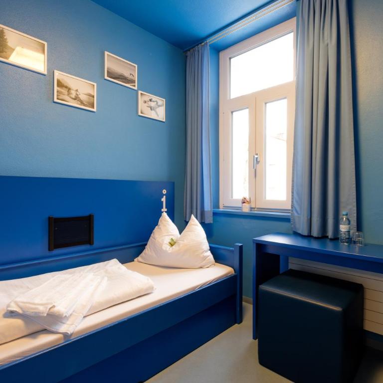 Jugendherberge Oberammergau - Privates Einzelzimmer mit eigenem Bad - 1