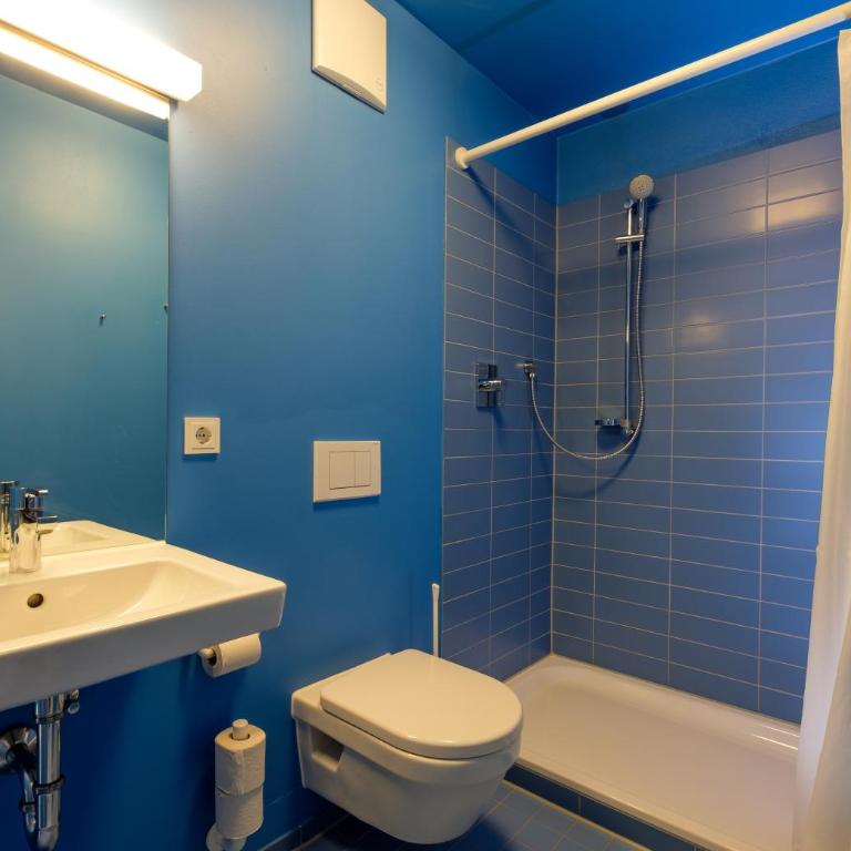 Jugendherberge Oberammergau - Private Twin Room with Shower - 1