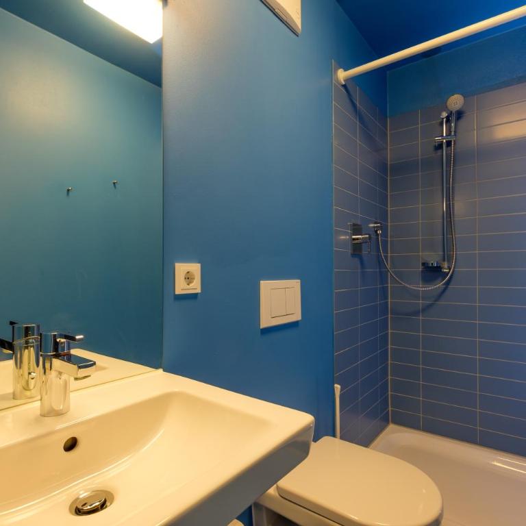 Jugendherberge Oberammergau - Private Twin Room with Shower - 2