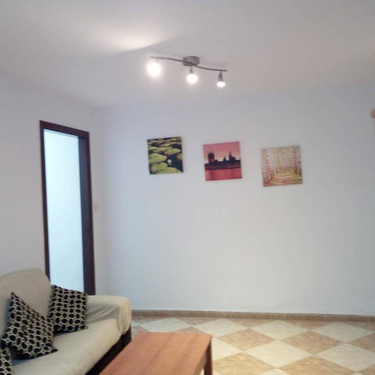 Piso cerca de la playa victoria (450m aprox) - Apartamento de 3 dormitorios - 2