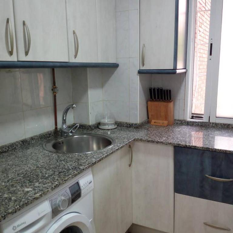 Piso cerca de la playa victoria (450m aprox) - Apartamento de 3 dormitorios - 9
